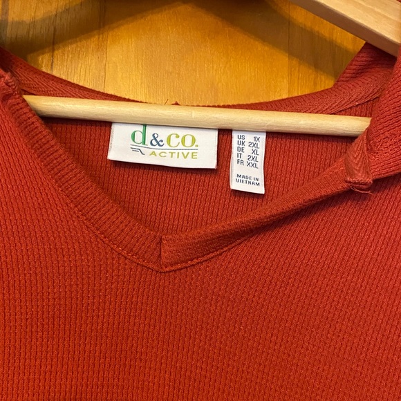 D&Co Active Ribbed Red Top - Picture 3 of 3